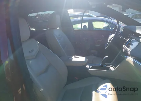 2017 Cadillac Xt5 Premium Luxury z USA, uszkodzony, nr VIN 1GYKNCRS7HZ314682